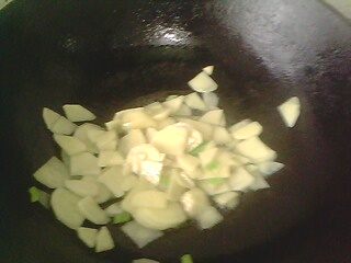 土豆炒香肠步骤5