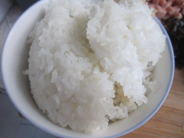 青菜木耳炒饭步骤3