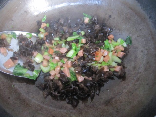 青菜木耳炒饭步骤8