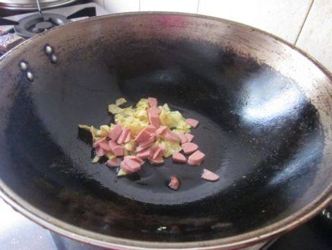 香肠蛋饼炒海带步骤5