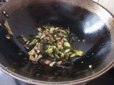 香肠蛋饼炒海带步骤9