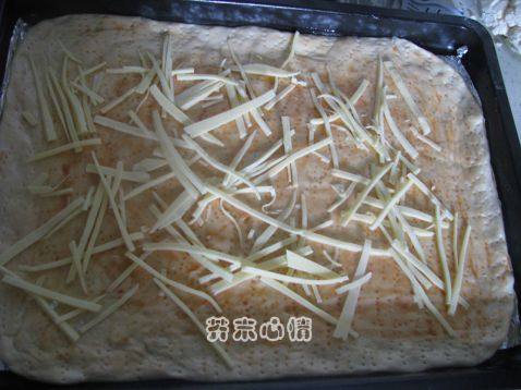 培根萨拉米黑橄榄比萨步骤10