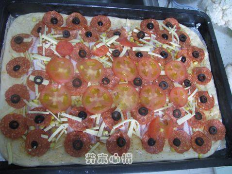 培根萨拉米黑橄榄比萨步骤12