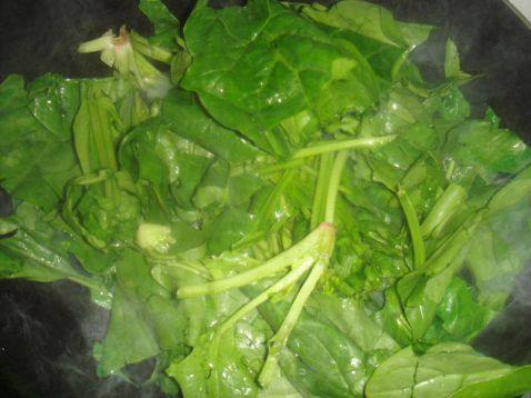 菠菜皮蛋汤步骤5