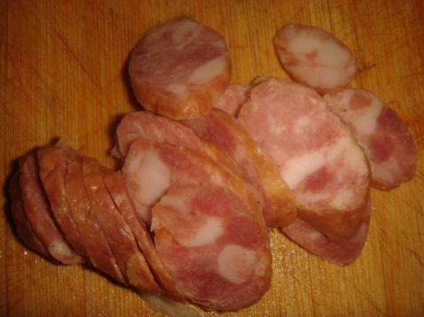 香肠炒茭菜步骤1