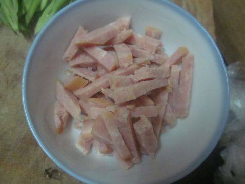 豆角丝炒香肠步骤1