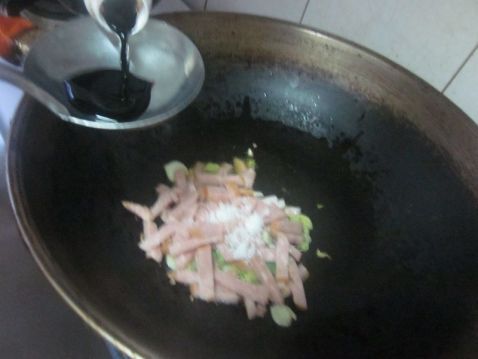 豆角丝炒香肠步骤8