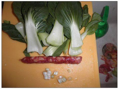 油菜香肠炒饭步骤2