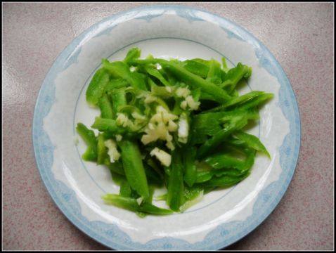 绿肥红瘦拌苦瓜步骤3