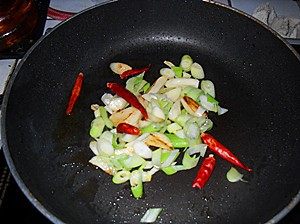 家常回锅豆腐步骤5