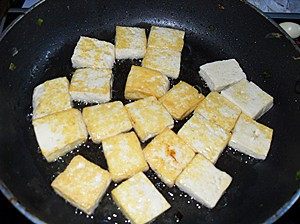 家常回锅豆腐步骤4