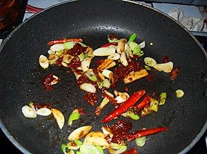 家常回锅豆腐步骤6