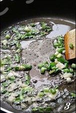 平菇香肠烧豆腐步骤3