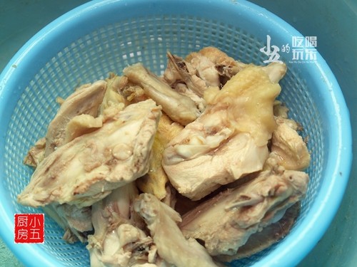 黑蒜鸡汤步骤2