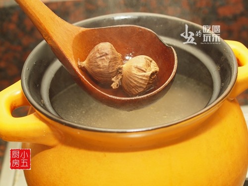 黑蒜鸡汤步骤5