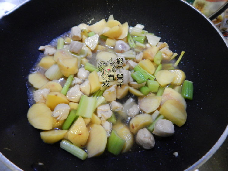 西芹土豆烧鸡丁步骤10