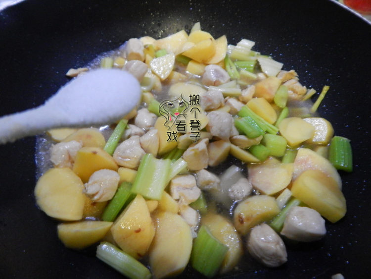 西芹土豆烧鸡丁步骤11
