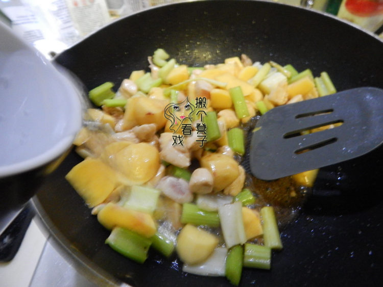 西芹土豆烧鸡丁步骤9
