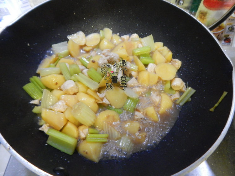 西芹土豆烧鸡丁步骤13
