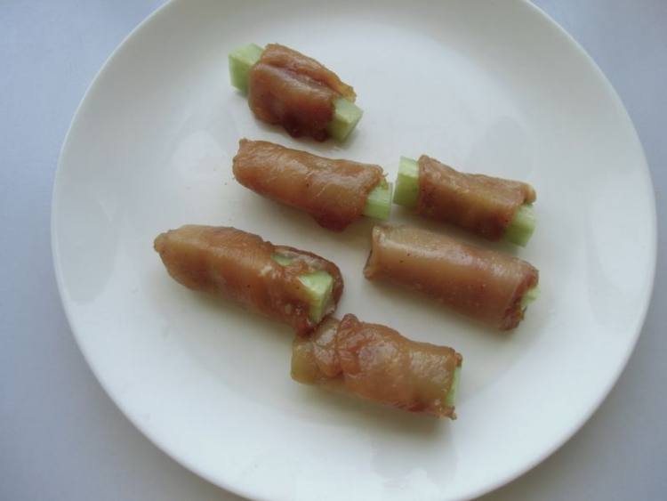 黄瓜鸡肉卷步骤5