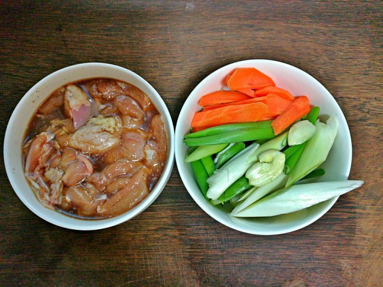 鸡肉炒大葱步骤1
