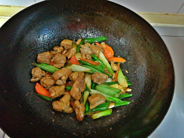 鸡肉炒大葱步骤6