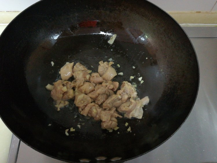 鸡肉炒雪莲果步骤4