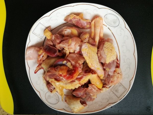 土豆炒鸡肉步骤1