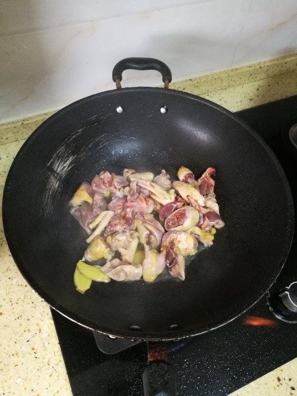 土豆炒鸡肉步骤6