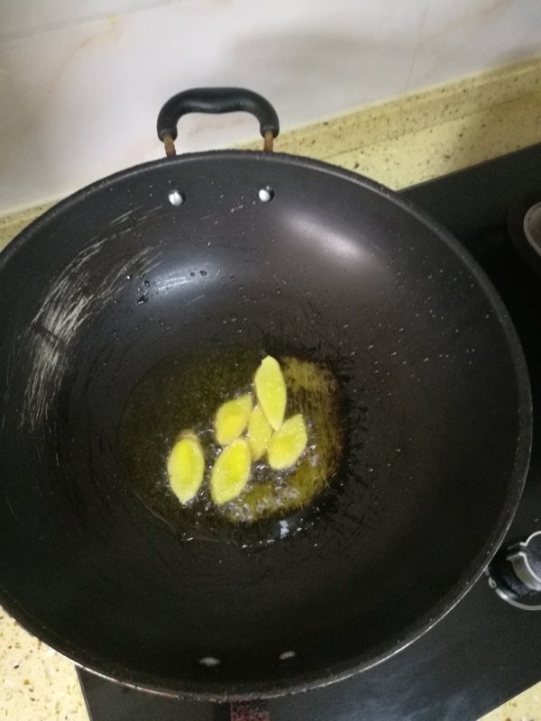 土豆炒鸡肉步骤5
