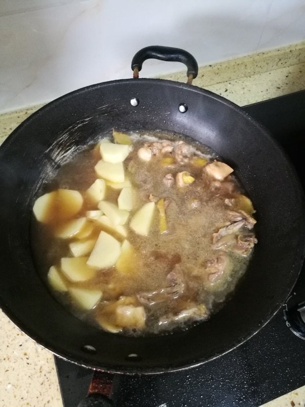 土豆炒鸡肉步骤10