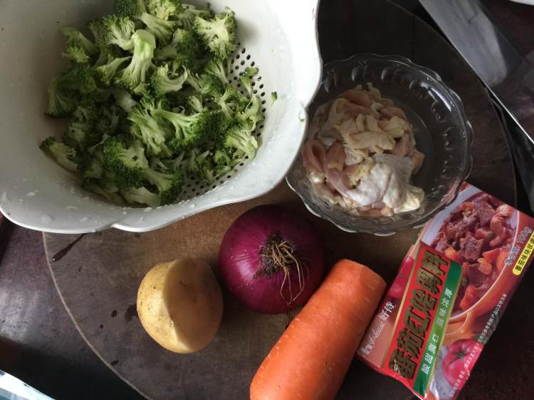咖喱番茄鸡肉饭步骤1