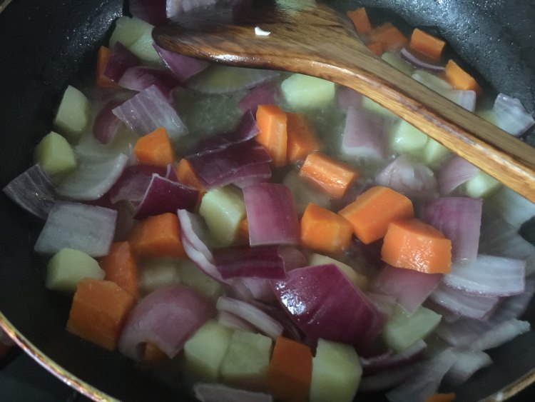 咖喱番茄鸡肉饭步骤3
