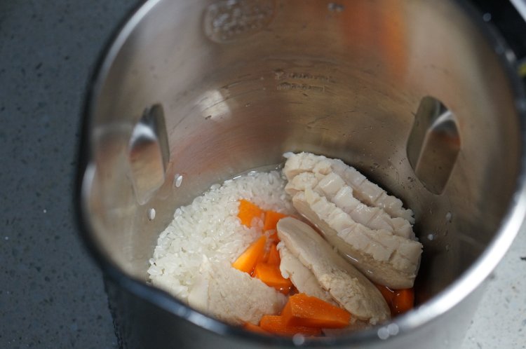 胡萝卜鸡肉粥豆浆机版步骤3