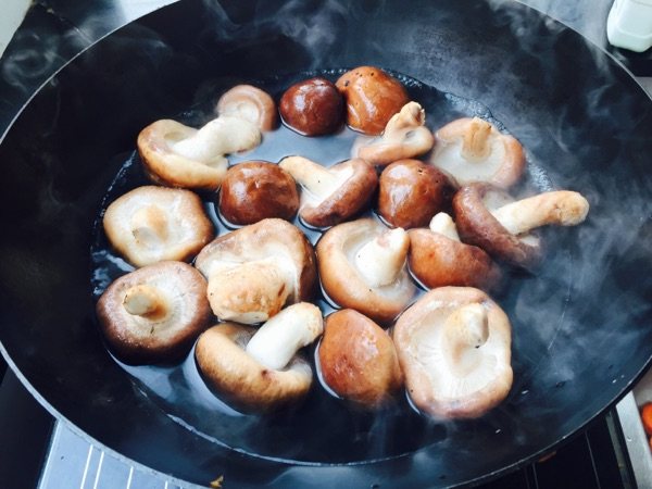鸡肉胡萝卜香菇馄饨步骤3