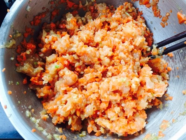 鸡肉胡萝卜香菇馄饨步骤11