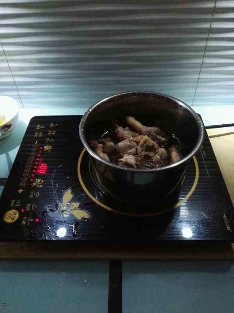 红烧归枣鸡步骤1