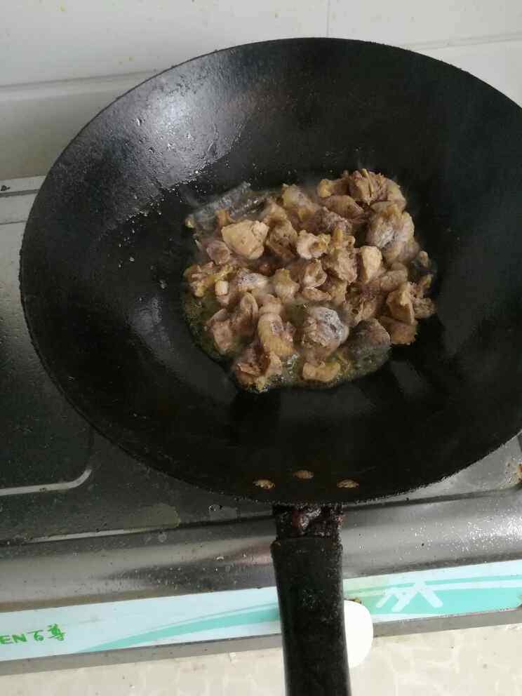 土豆片炒鸡步骤5
