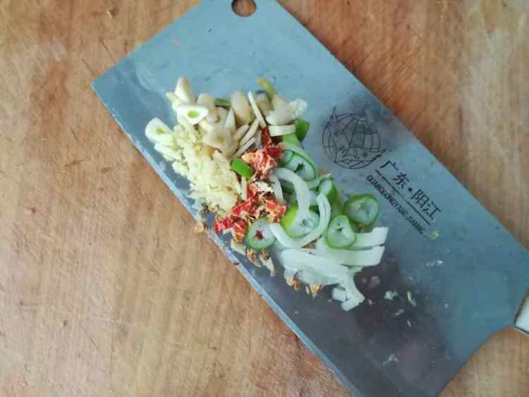 土豆片炒鸡步骤2