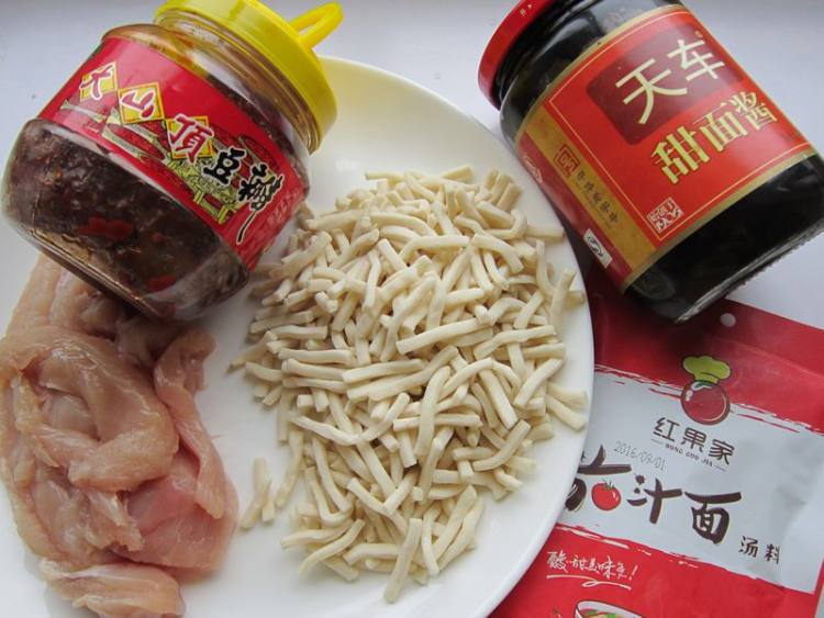 鸡肉拌二节子面步骤1