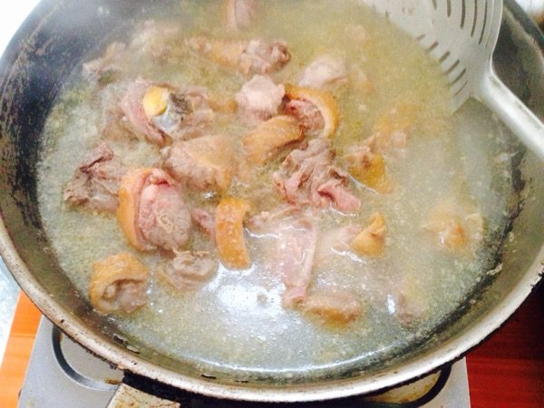鸡肉炖萝卜步骤2