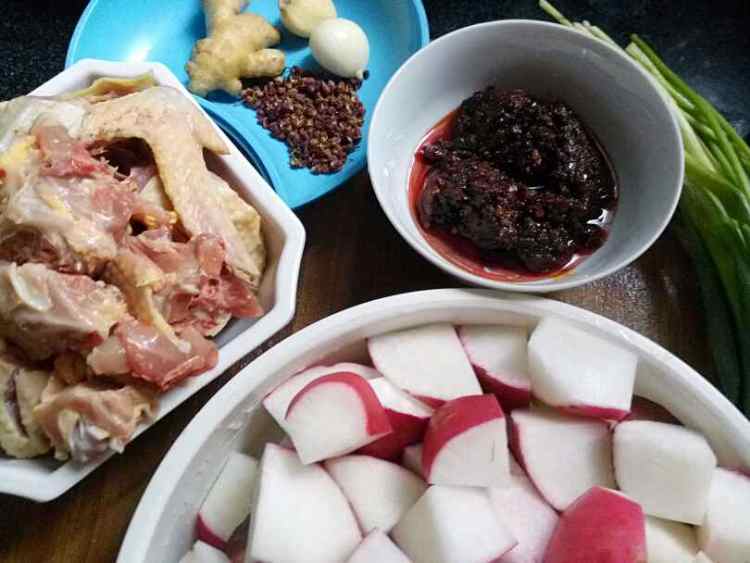萝卜烧鸡步骤2