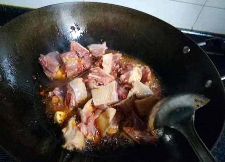 萝卜烧鸡步骤5