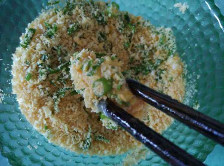 吮指葱香鸡块步骤5