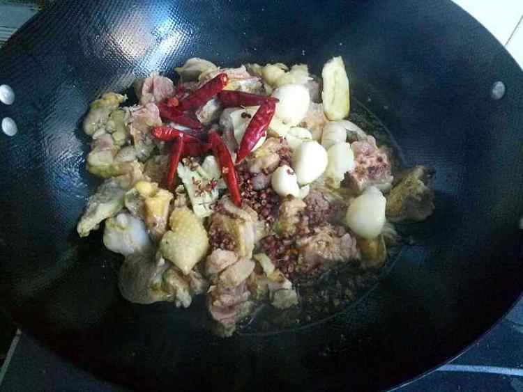干豆角焖鸡步骤6