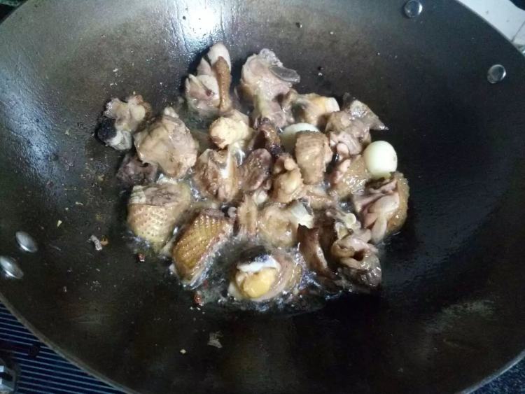香菇炖鸡汤步骤3