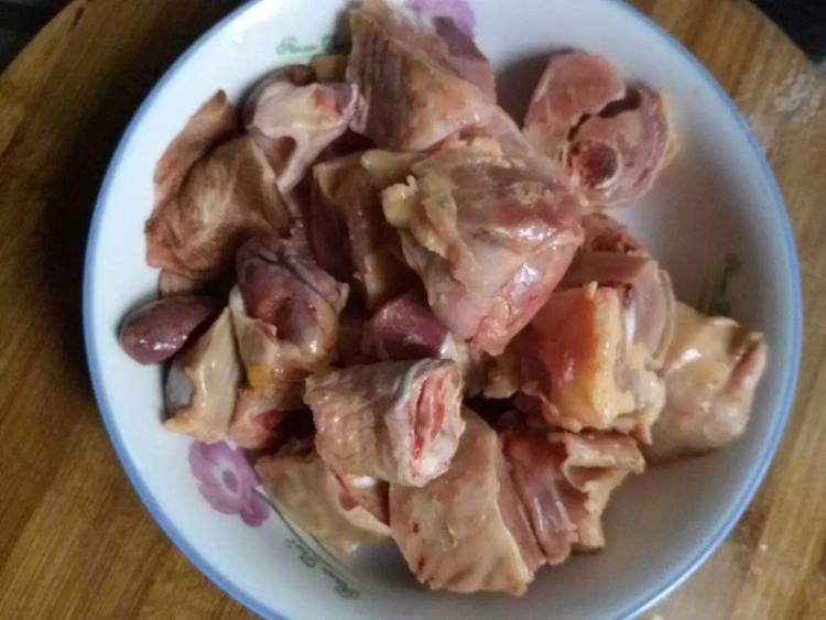 香菇炖鸡汤步骤1