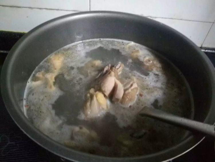 香菇炖鸡汤步骤5