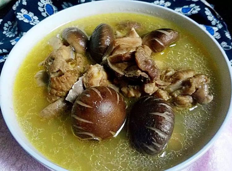 香菇炖鸡汤步骤9