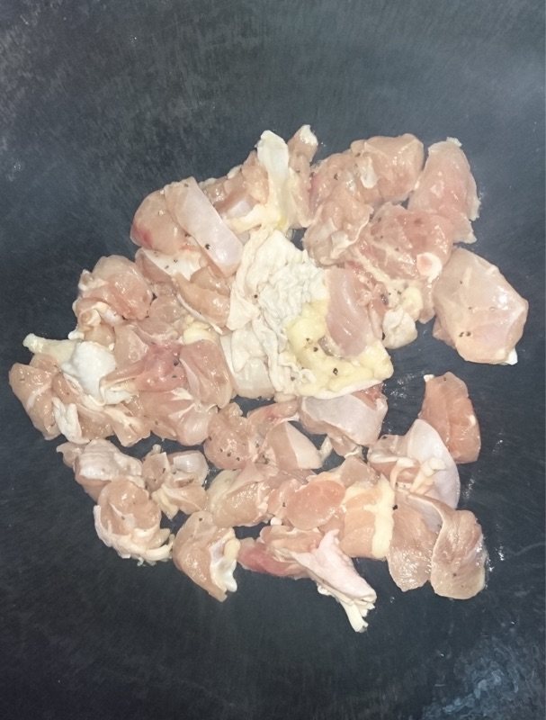菠萝炒鸡腿肉步骤4